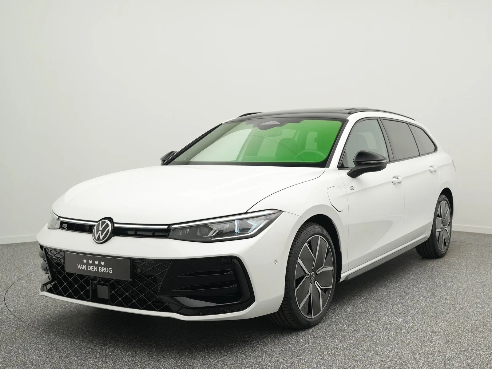 Volkswagen Passat (2025) — foto 1
