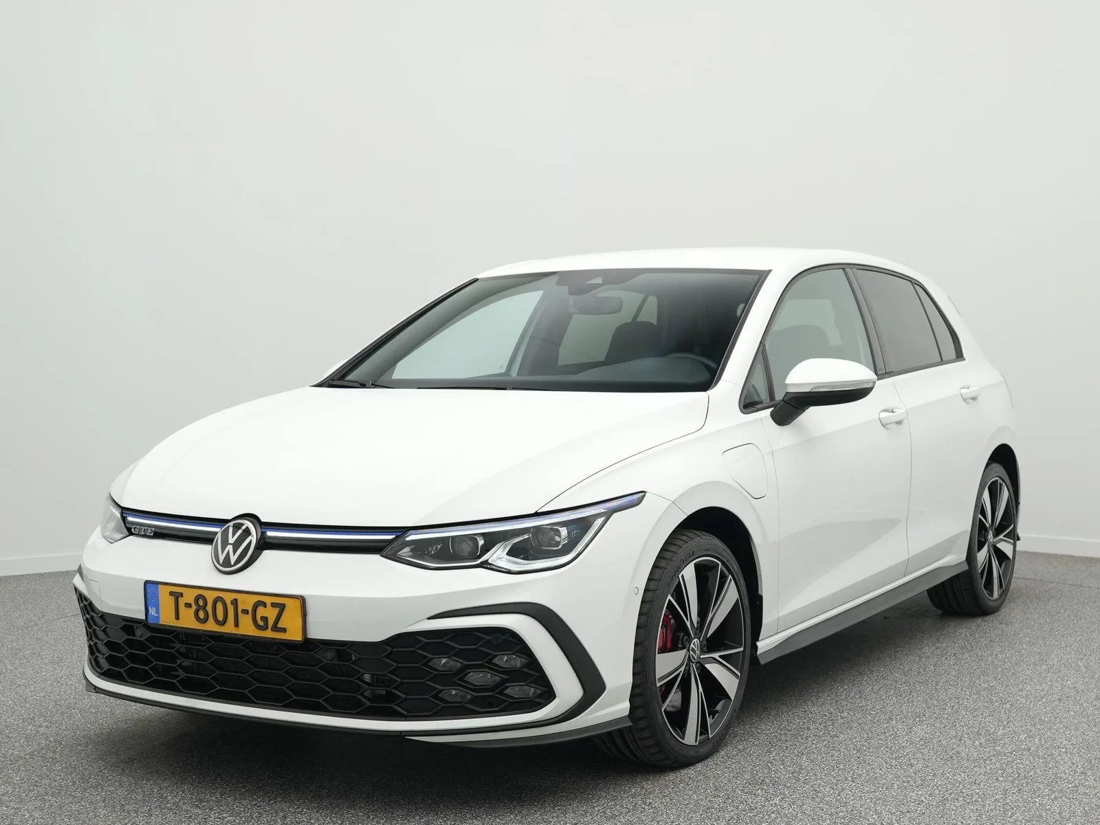 Volkswagen Golf (2020) — foto 1