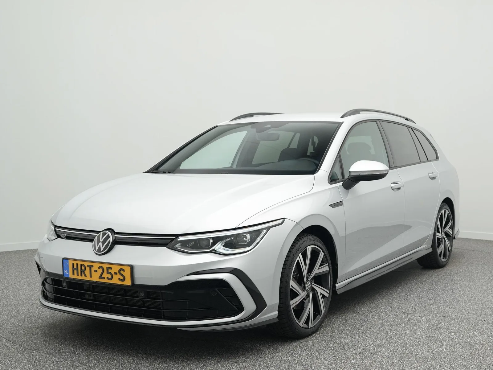 Volkswagen Golf (2024) — foto 1