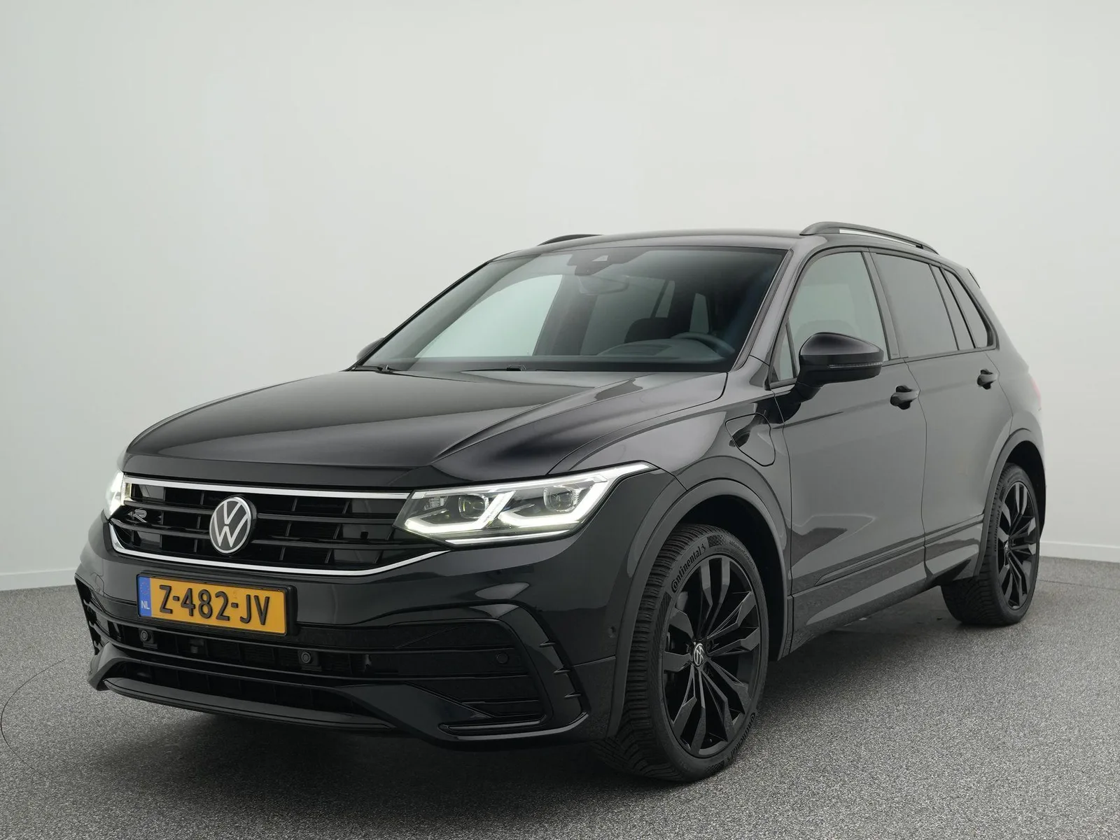 Volkswagen Tiguan (2022) — foto 1