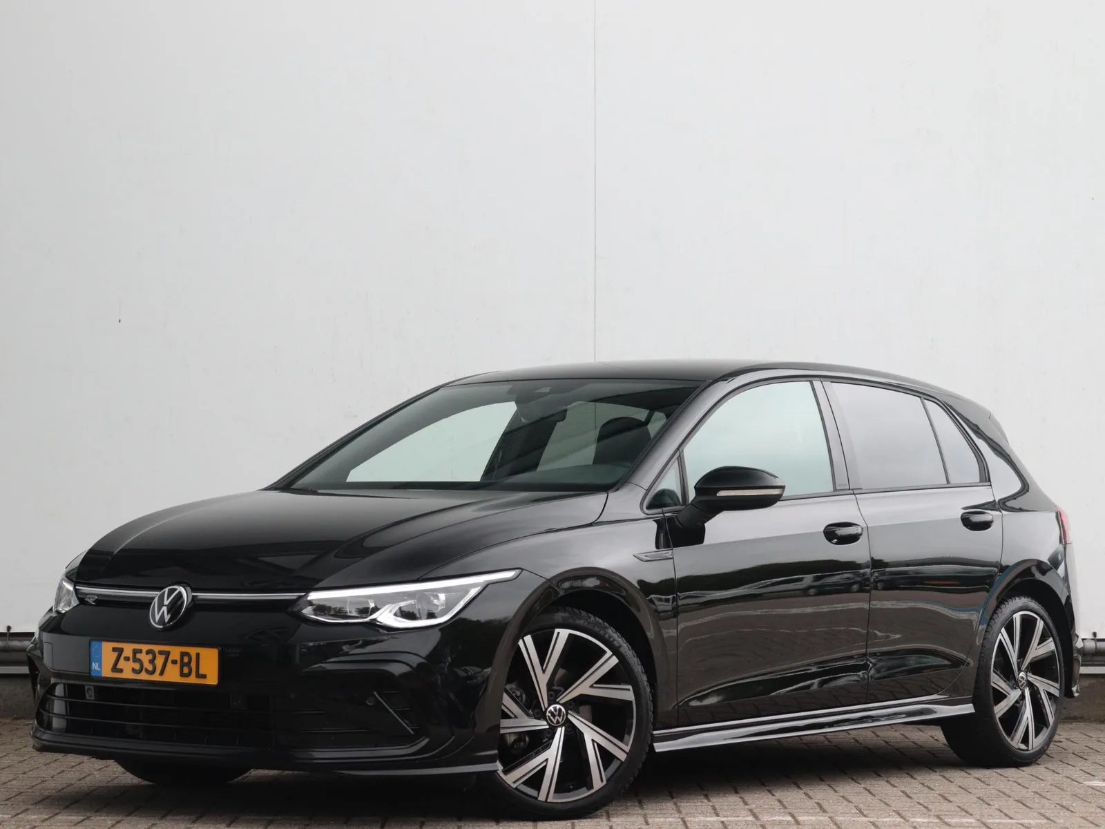 Volkswagen Golf (2024) — foto 1
