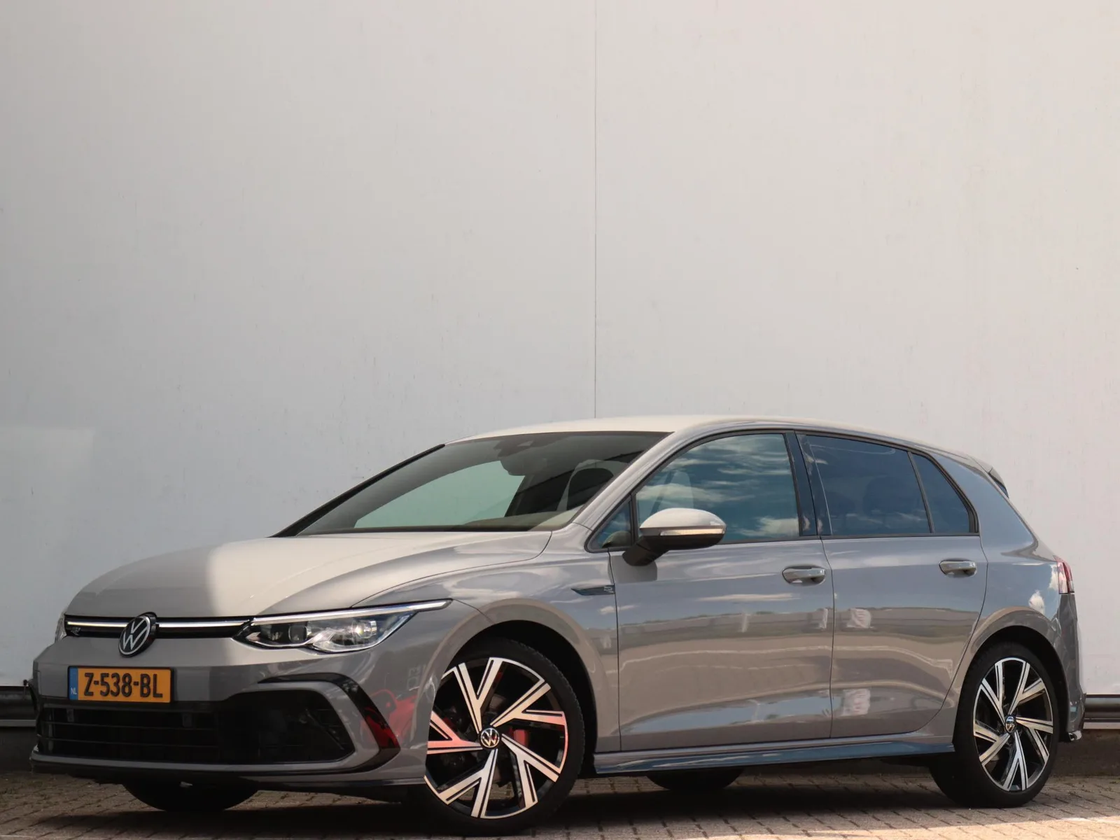 Volkswagen Golf (2024) — foto 1