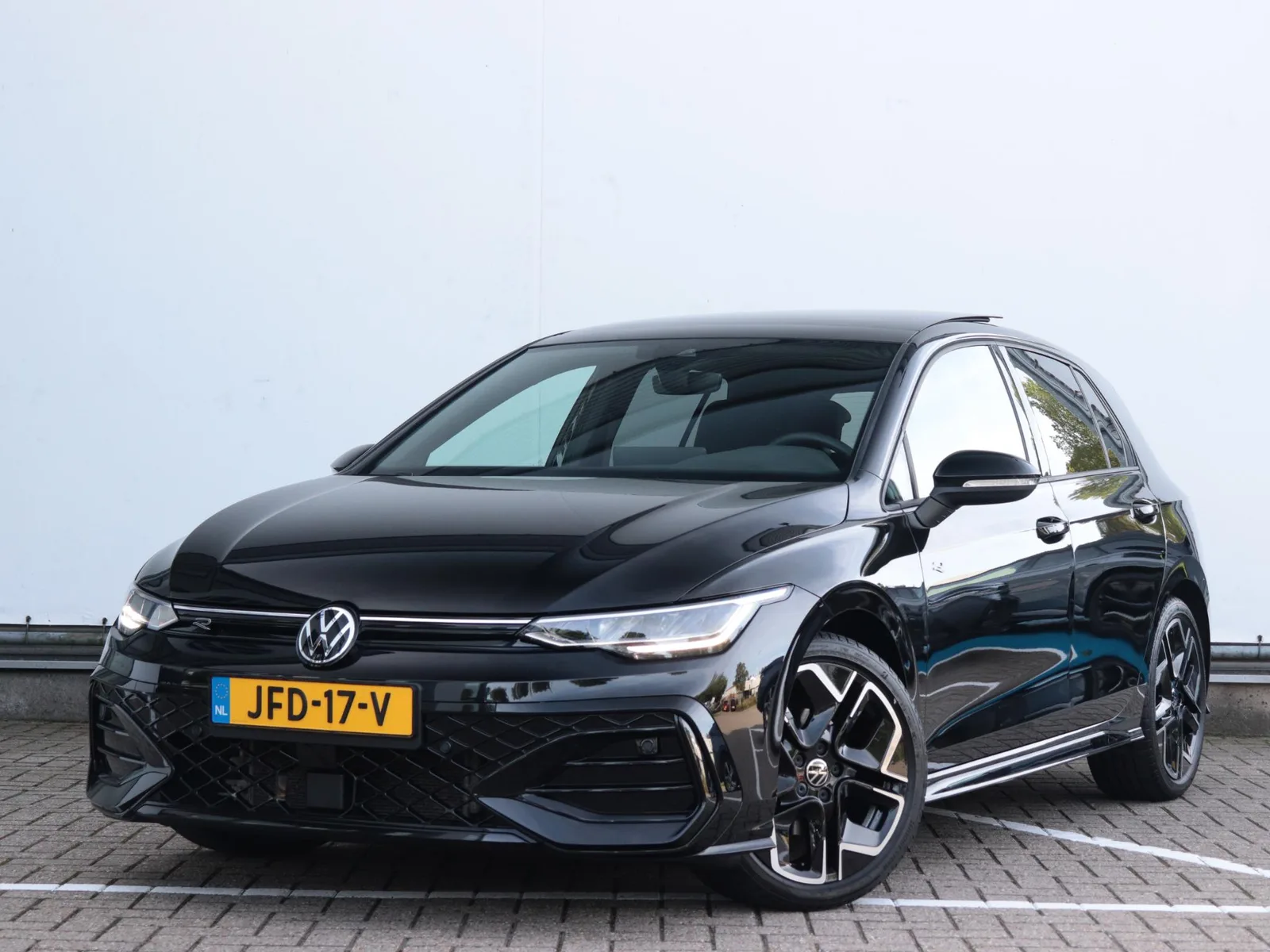 Volkswagen Golf (2024) — foto 1