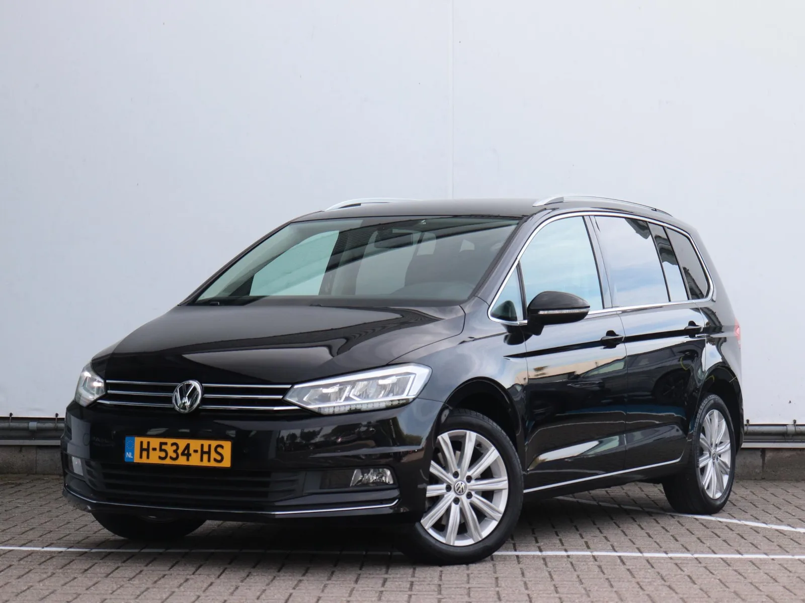 Volkswagen Touran (2019) — foto 1