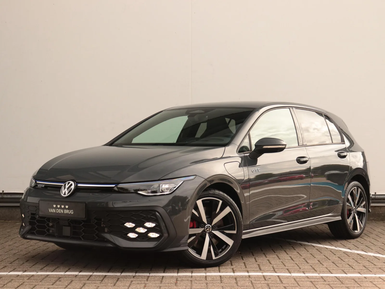 Volkswagen Golf (2025) — foto 1