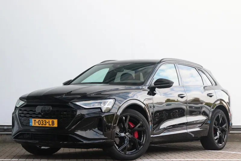 Audi Q8 e-tron (2023)