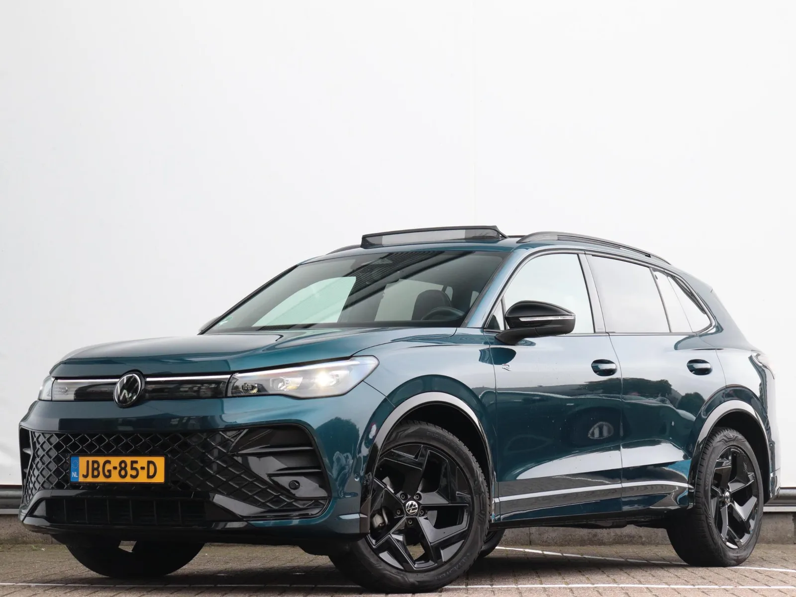 Volkswagen Tiguan (2024) — foto 1