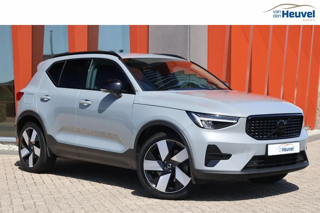 Volvo XC40 (2023) — foto 1