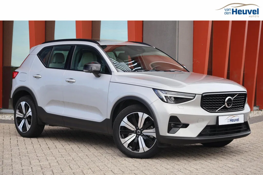 Volvo XC40 (2023) — foto 1