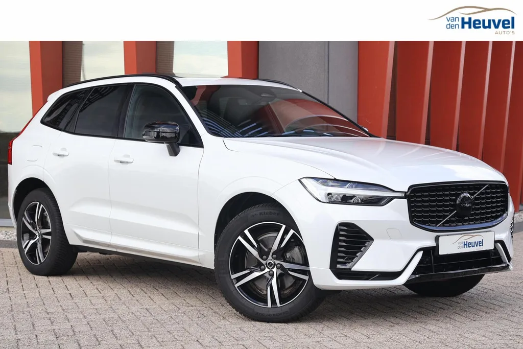 Volvo XC60 (2022) — foto 1