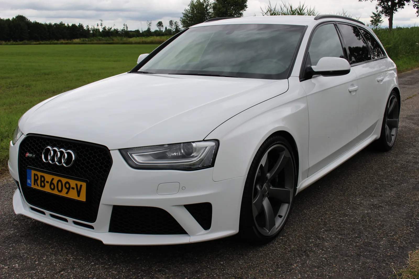 Audi RS 4 (2013) — foto 1
