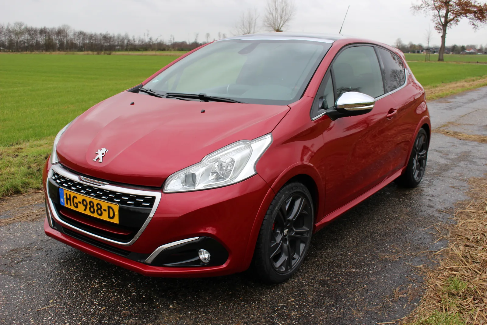 Peugeot 208 (2015) — foto 1