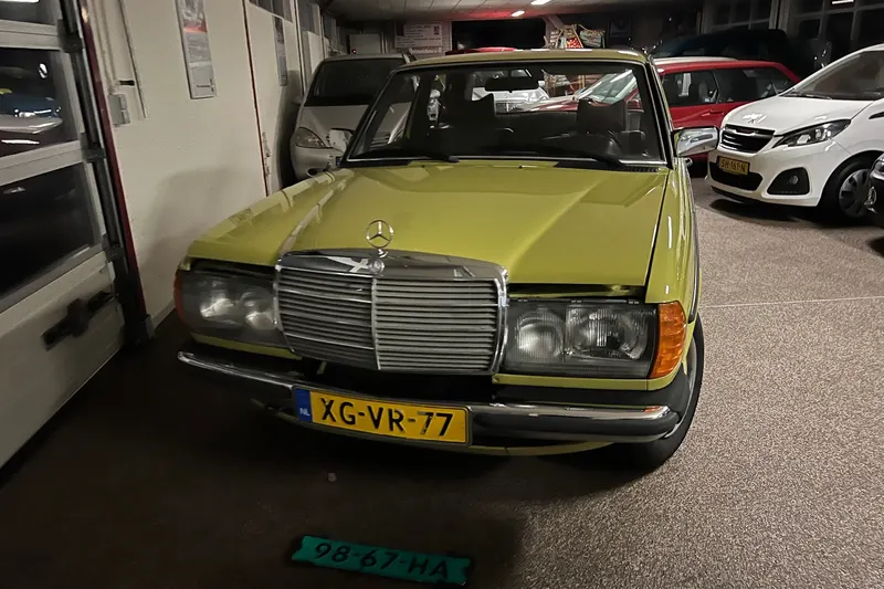 Mercedes-Benz 200-Serie (1978)