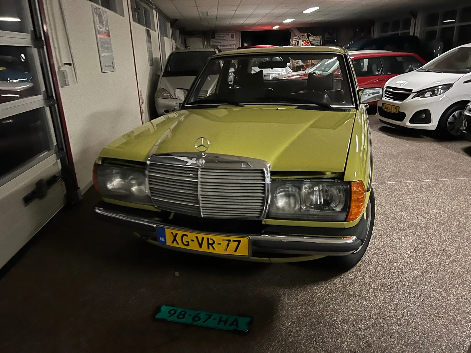 Mercedes-Benz 200-Serie (1978) — foto 1