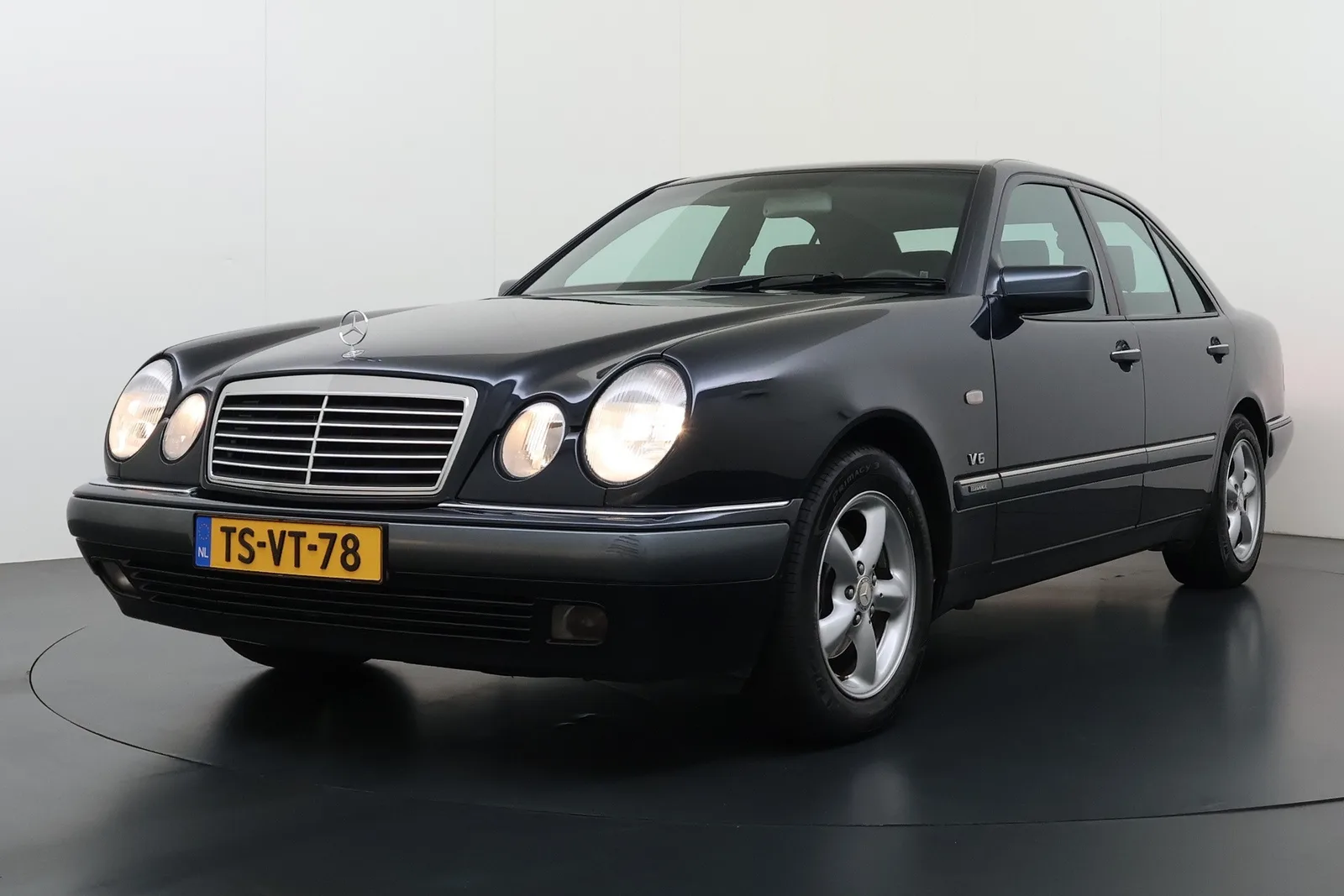 Mercedes-Benz E-Klasse (1998) — foto 1