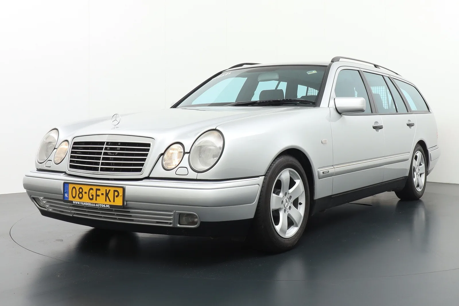Mercedes-Benz E-Klasse (2000) — foto 1