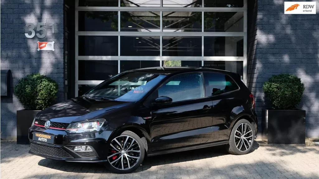 Volkswagen Polo (2015) — foto 1