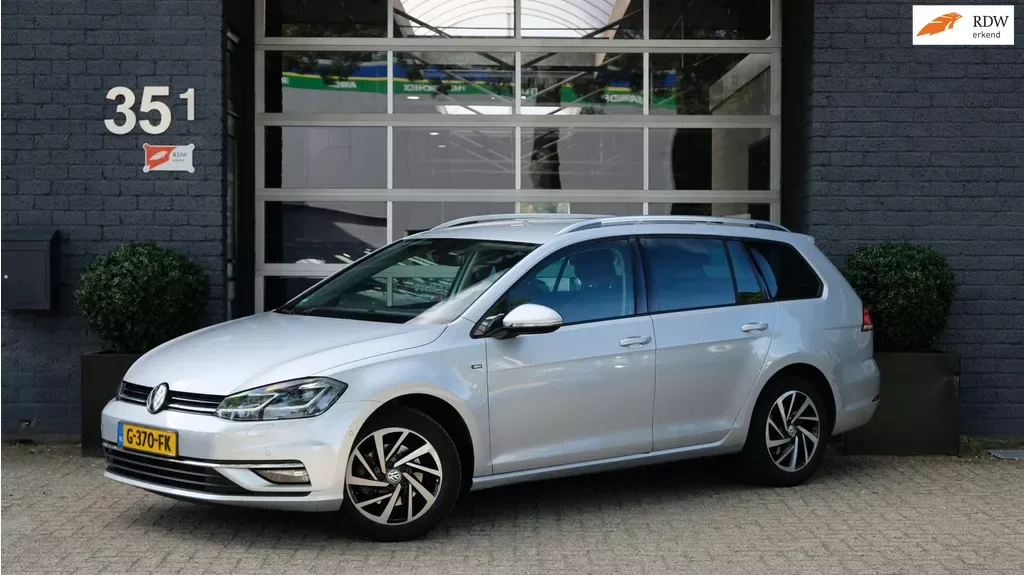 Volkswagen Golf (2019) — foto 1