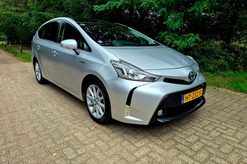 Toyota Prius Wagon (2016)