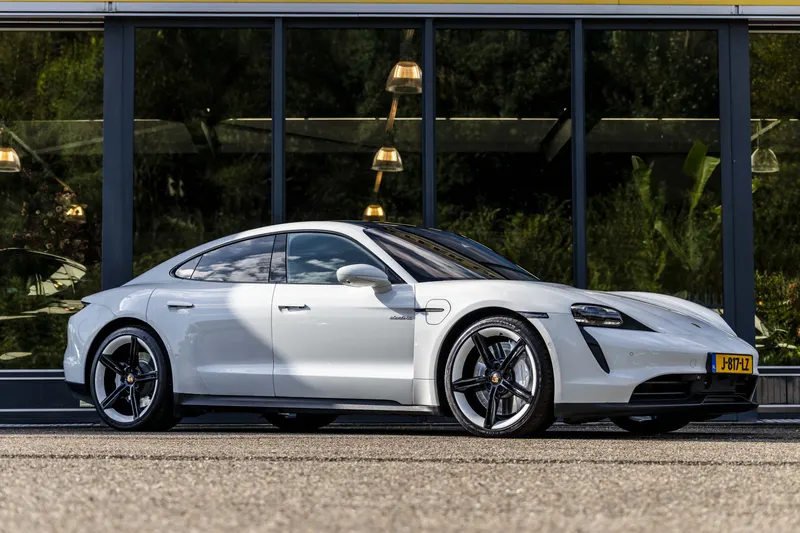Porsche Taycan (2020)
