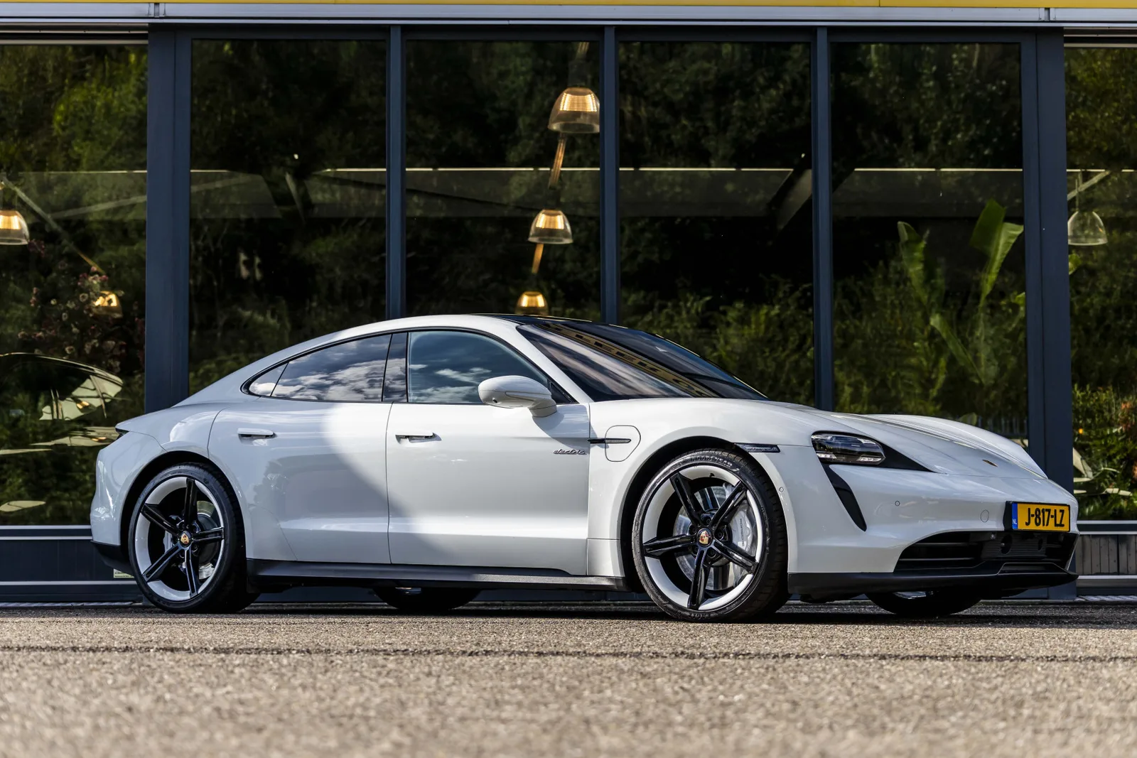 Porsche Taycan (2020) — foto 1
