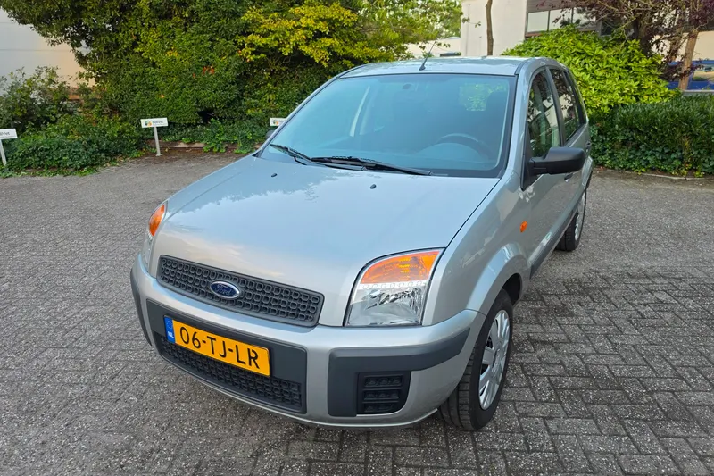 Ford Fusion (2006)