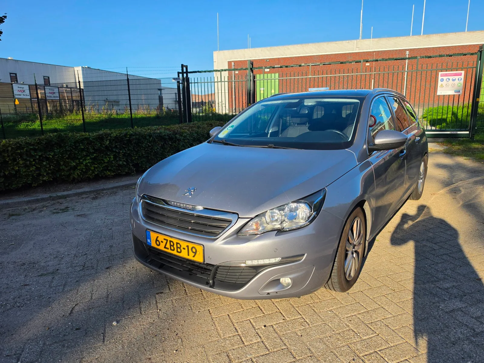Peugeot 308 (2014) — foto 1