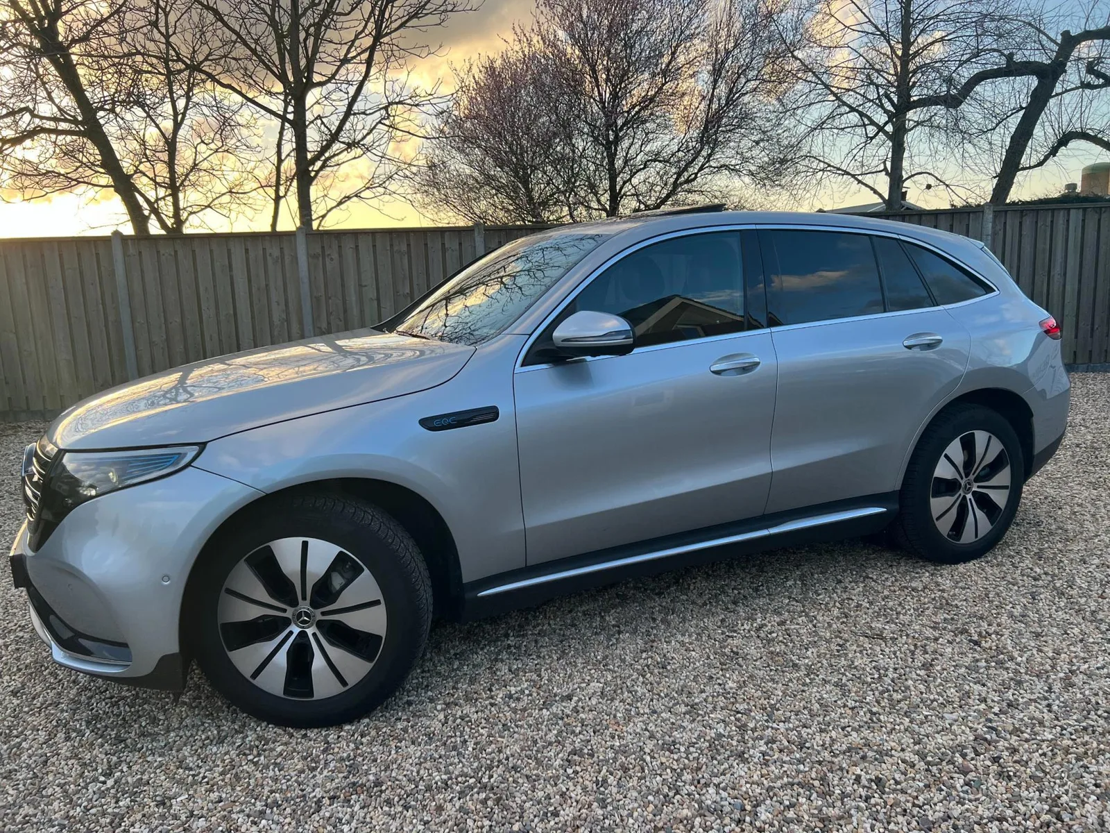 Mercedes-Benz EQC (2020) — foto 1