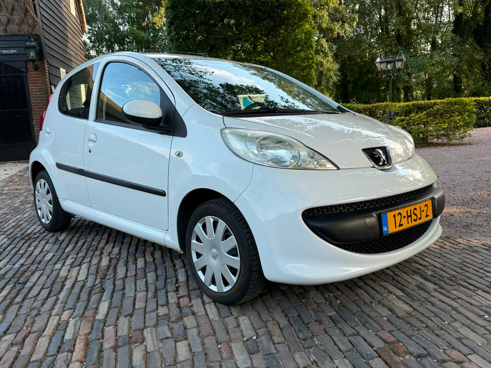 Peugeot 107 (2009) — foto 1