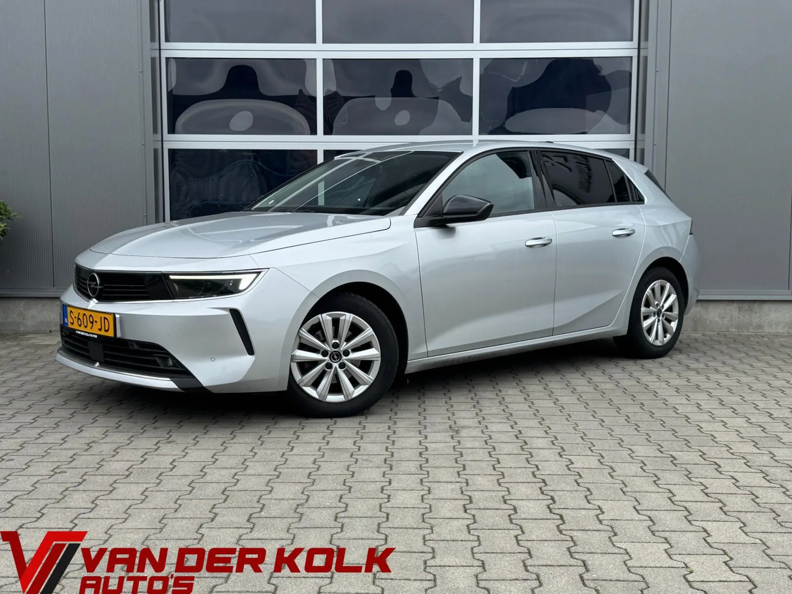 Opel Astra (2023) — foto 1