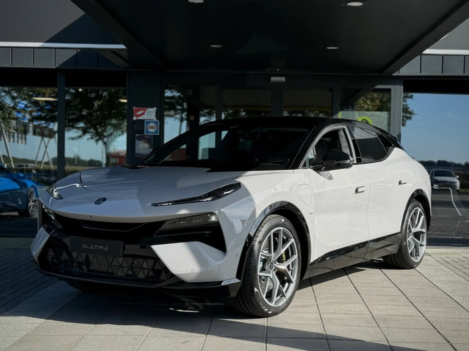 Lotus Eletre (2025) — foto 1