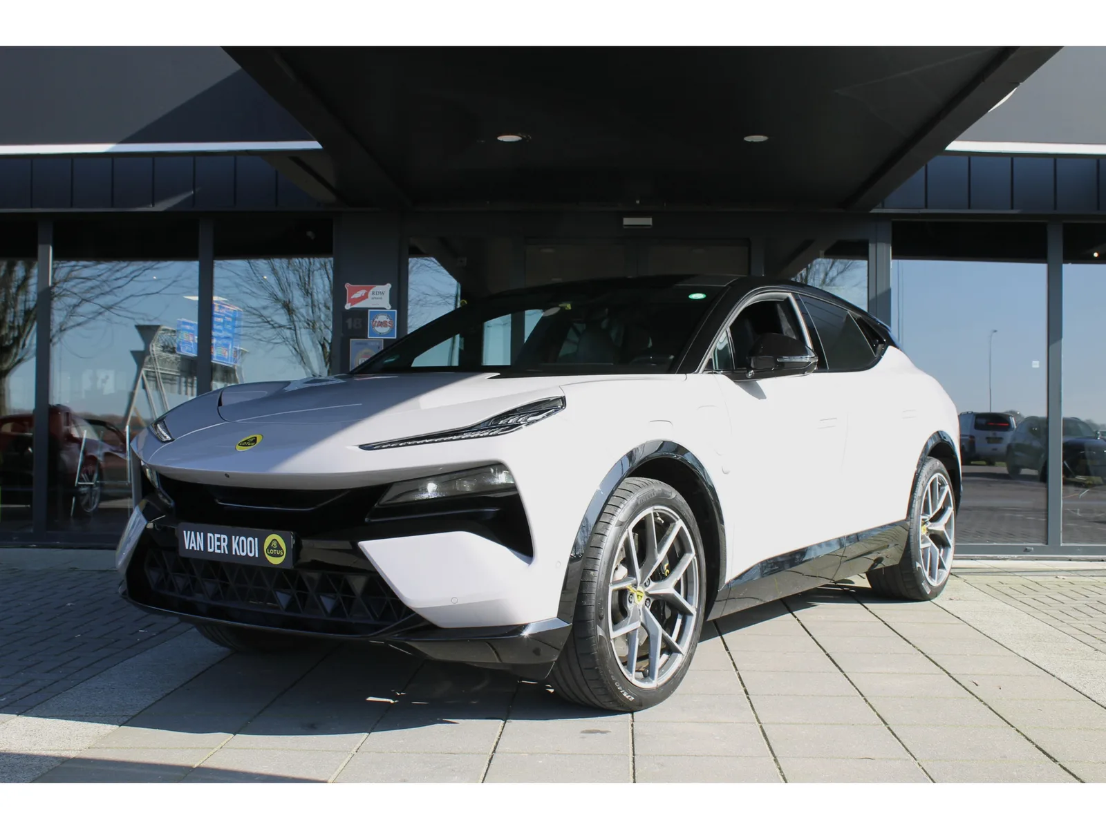 Lotus Eletre (2023) — foto 1