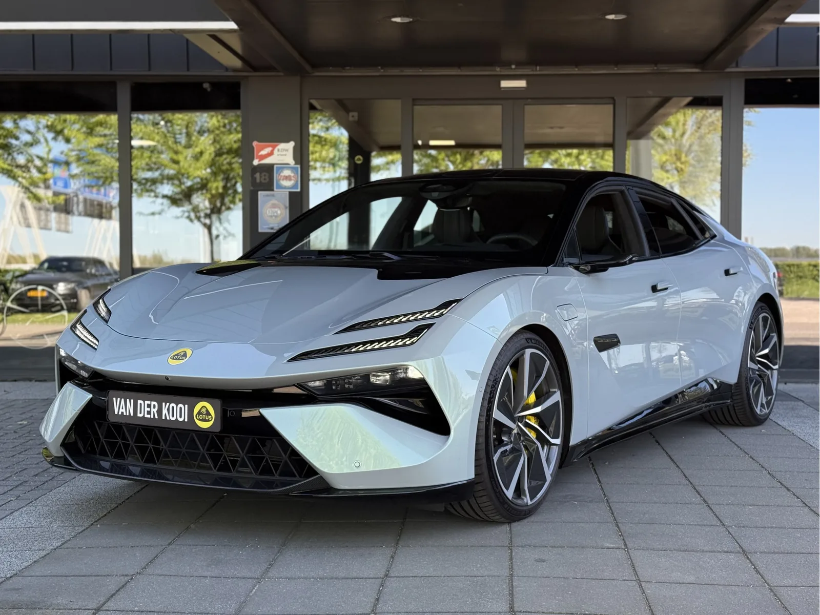 Lotus Emeya (2026) — foto 1