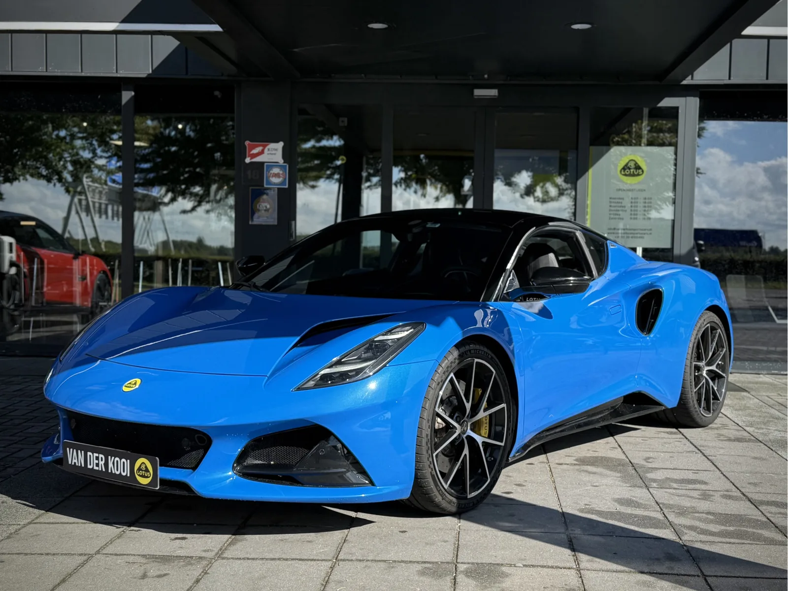 Lotus Emira (2022) — foto 1
