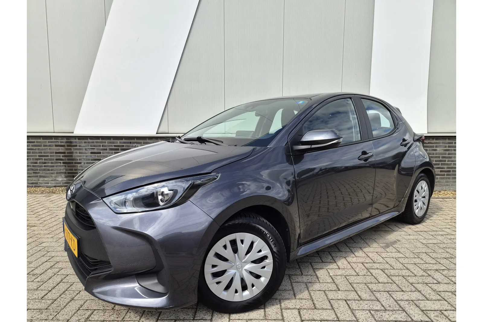Toyota Yaris (2023) — foto 1