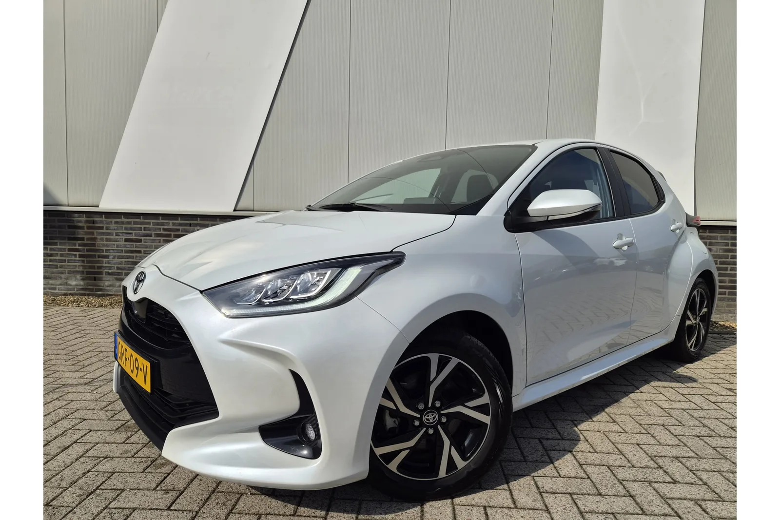 Toyota Yaris (2024) — foto 1
