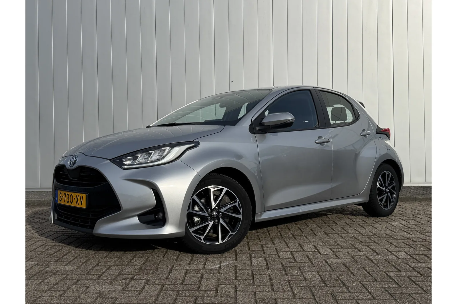 Toyota Yaris (2023) — foto 1