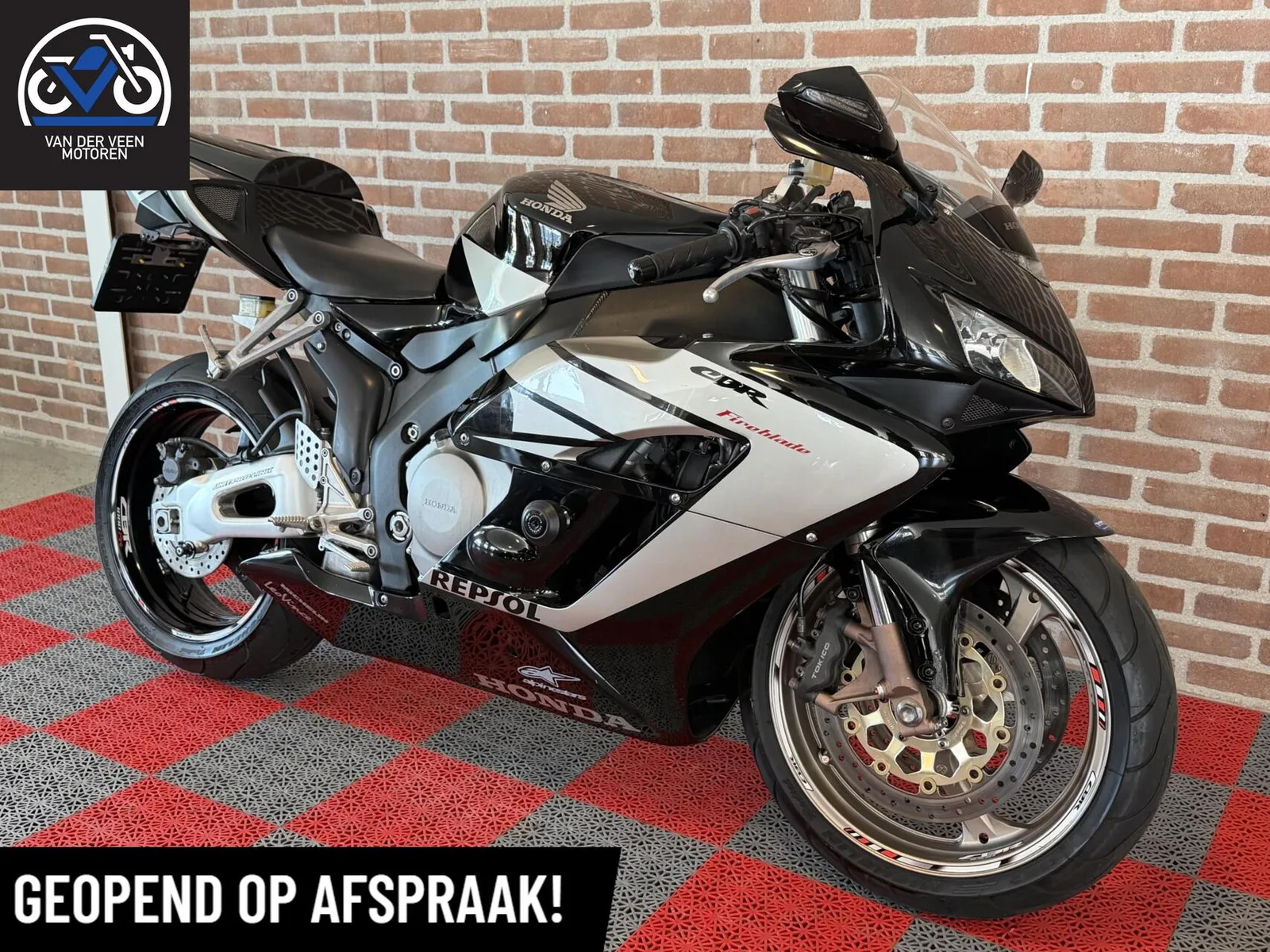 Honda CBR 1000 RR Fireblade (2004) — foto 1