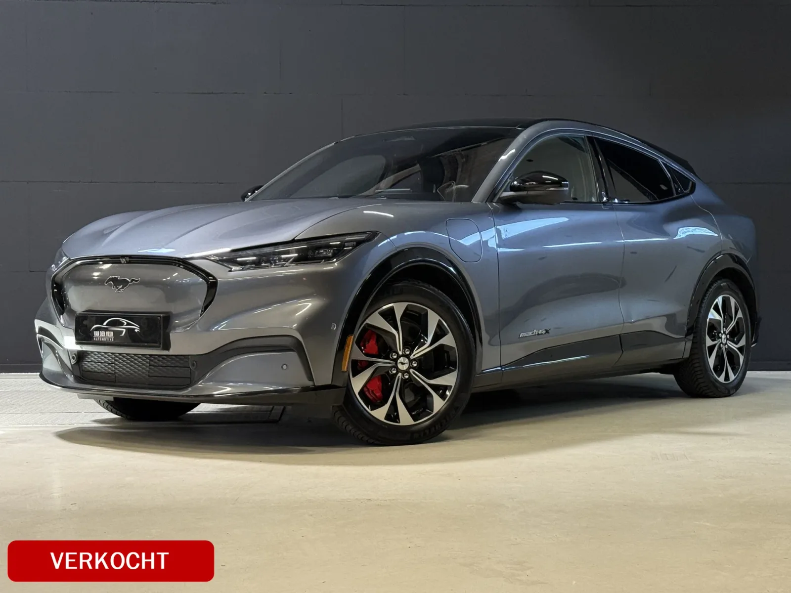 Ford Mustang Mach-E (2021) — foto 1