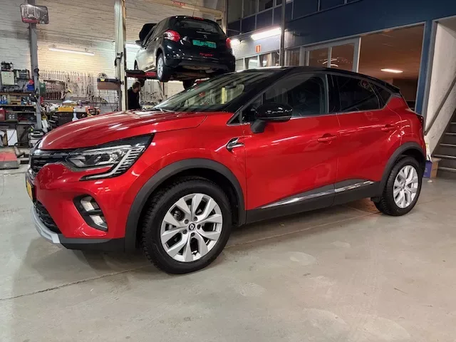 Renault Captur (2023) — foto 1