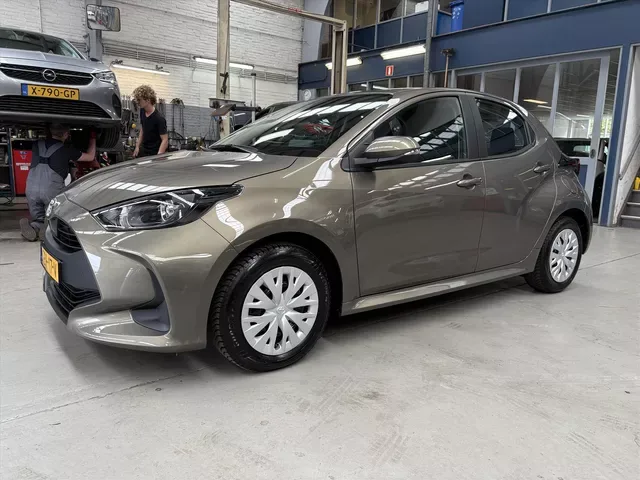 Toyota Yaris (2024) — foto 1