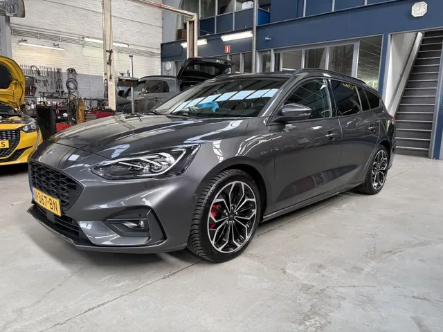 Ford Focus (2021) — foto 1