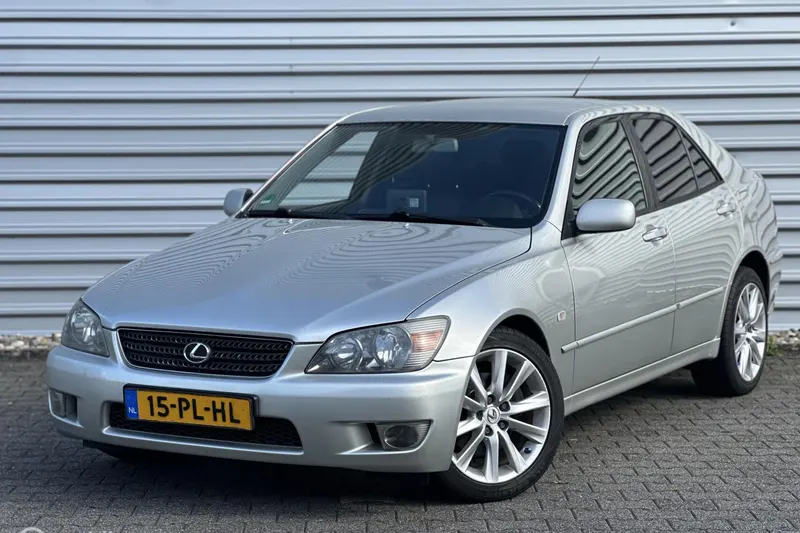 Lexus IS (2004)
