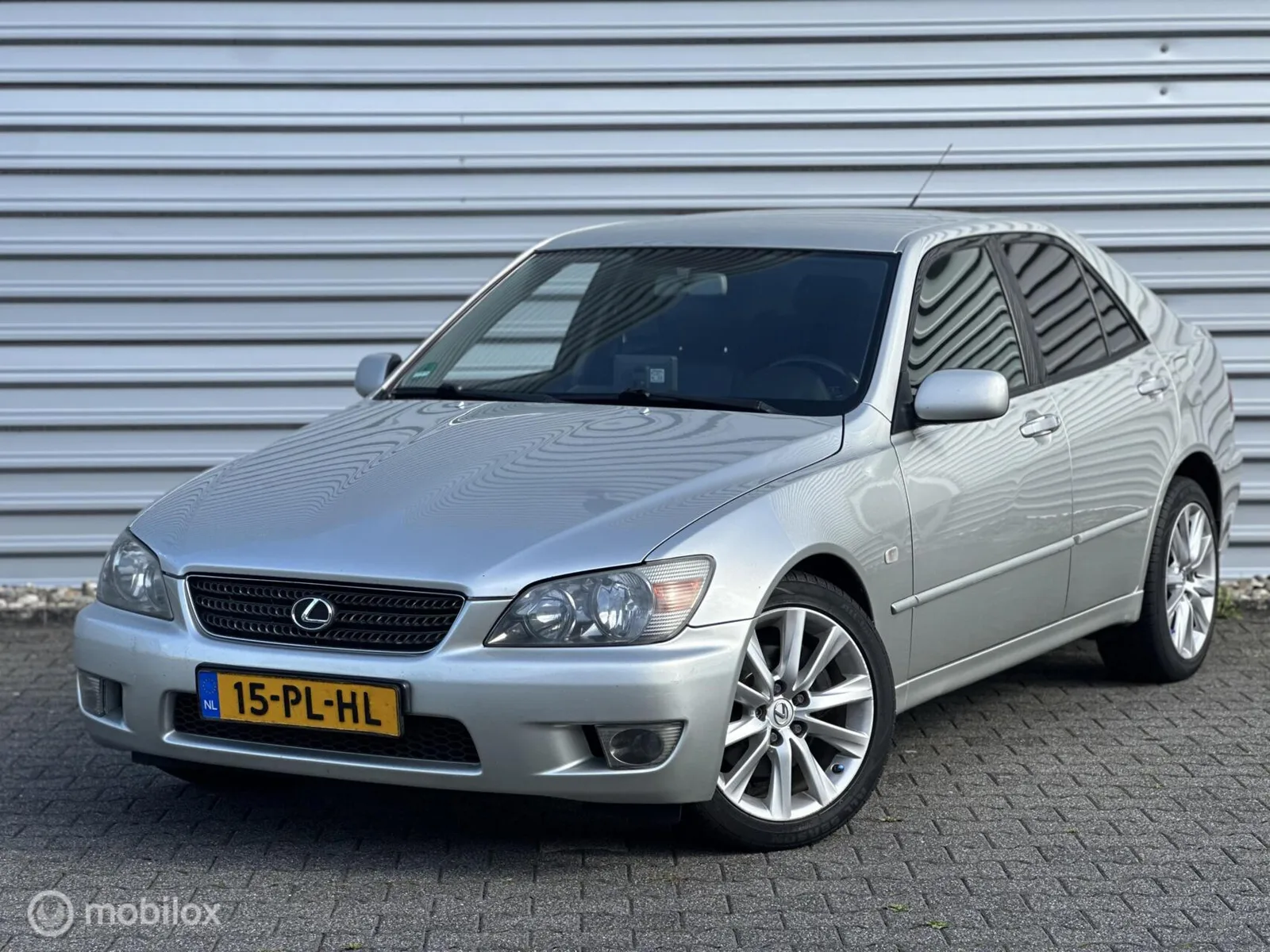Lexus IS (2004) — foto 1
