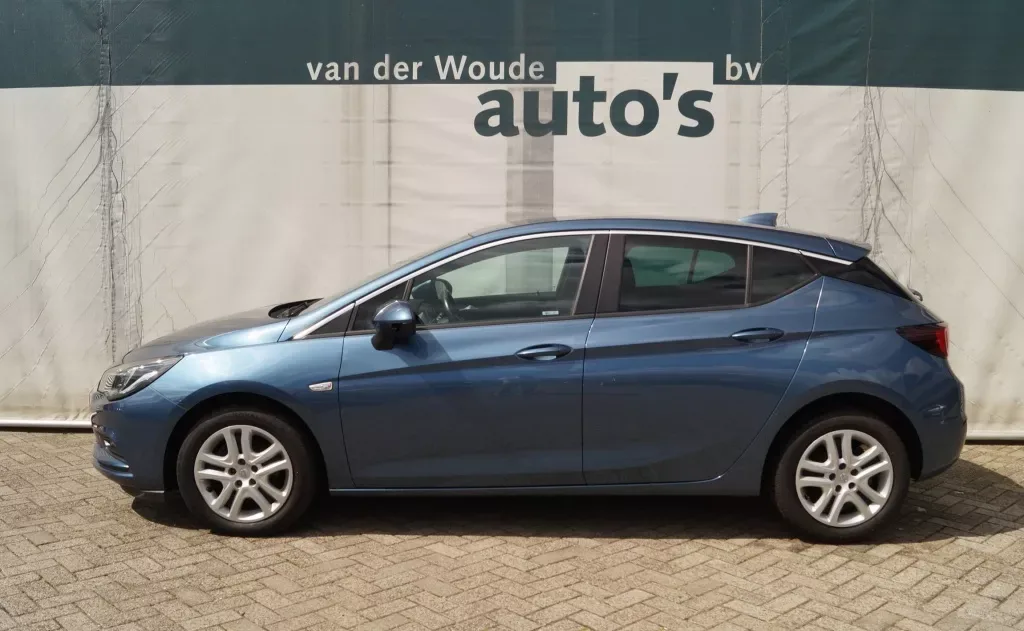 Opel Astra (2017) — foto 1