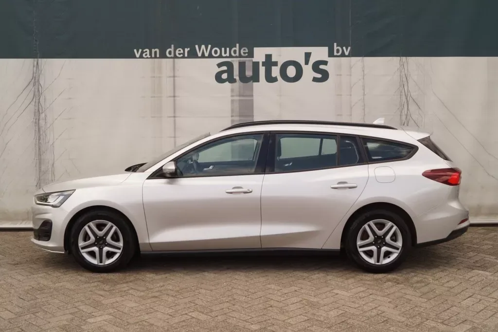 Ford Focus (2022) — foto 1