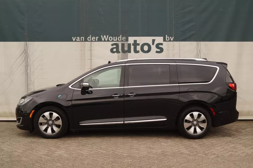 Chrysler Pacifica (2018) — foto 1