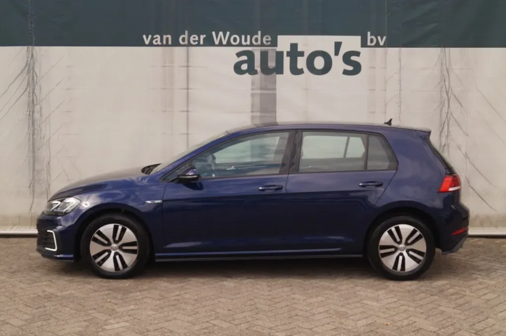 Volkswagen Golf (2020) — foto 1