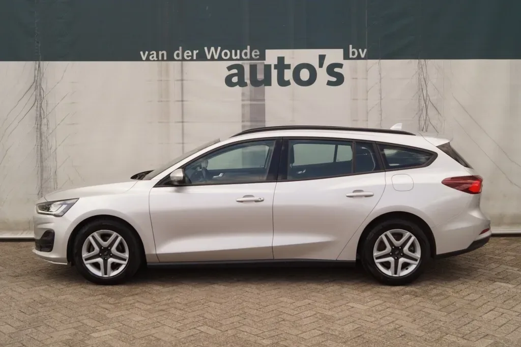 Ford Focus (2022) — foto 1