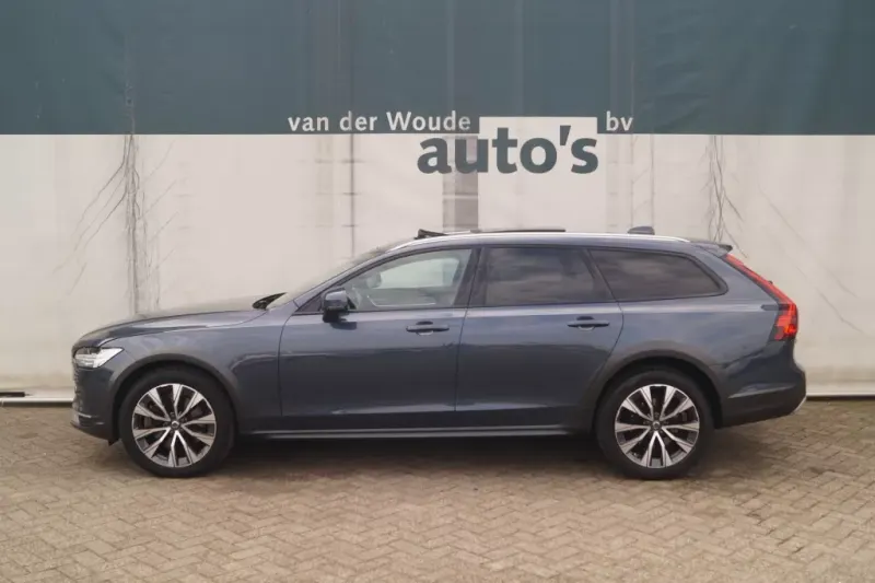 Volvo V90 Cross Country (2021)